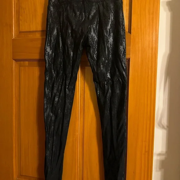 NWOT Spanx Black Patterned Leggings - Picture 4 of 5